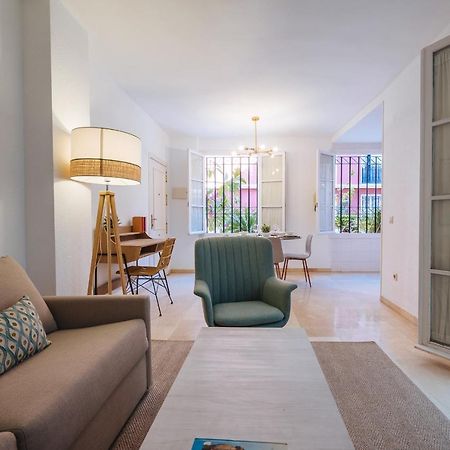Lirio Suite Apartment - Private Parking Included セビリア エクステリア 写真