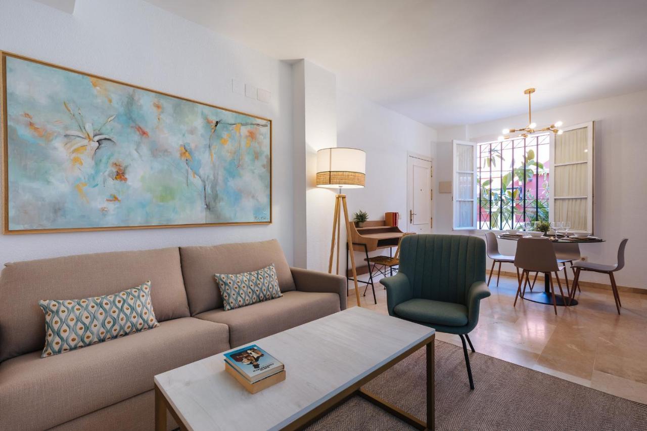 Lirio Suite Apartment - Private Parking Included セビリア エクステリア 写真