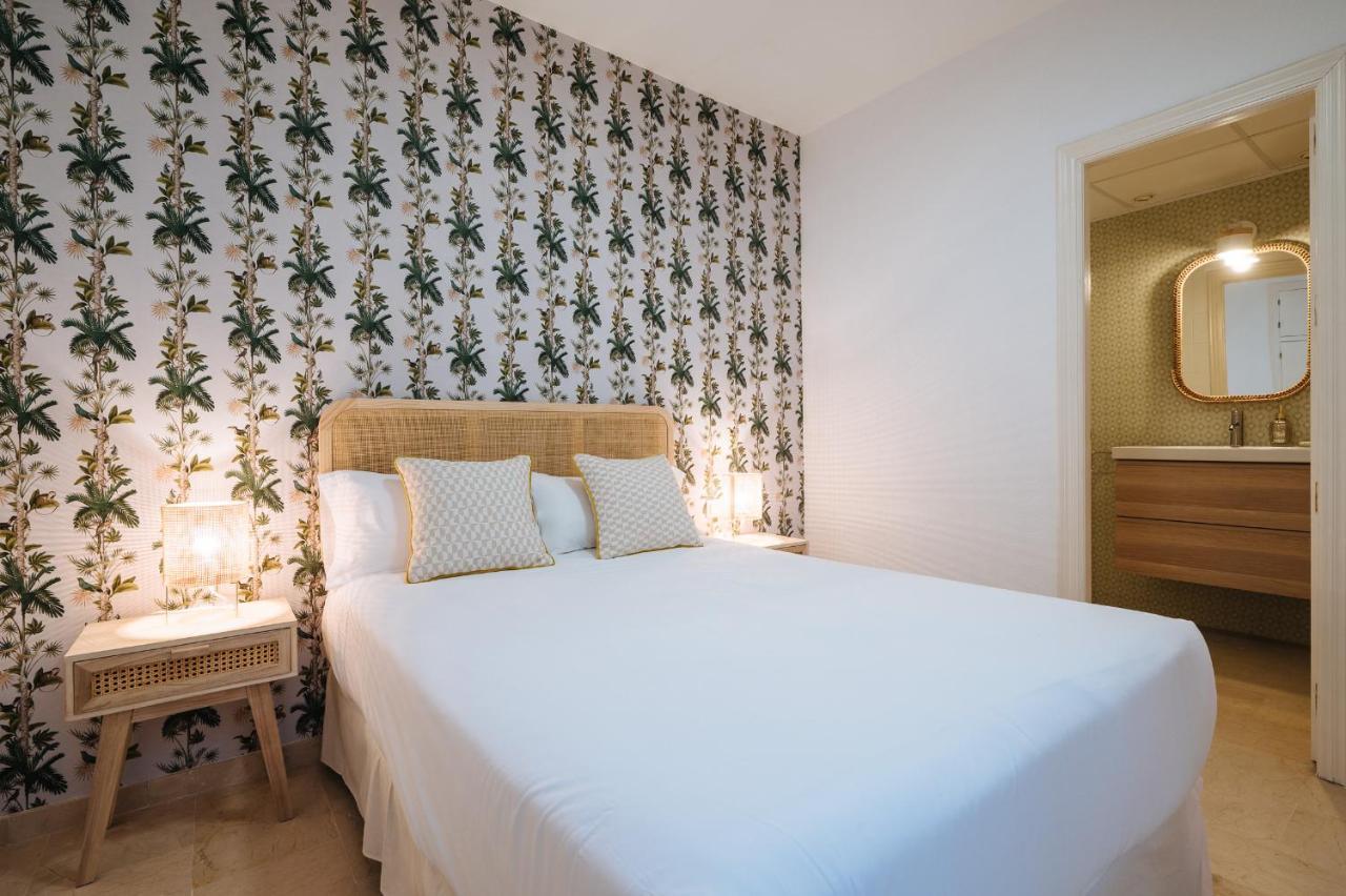 Lirio Suite Apartment - Private Parking Included セビリア エクステリア 写真