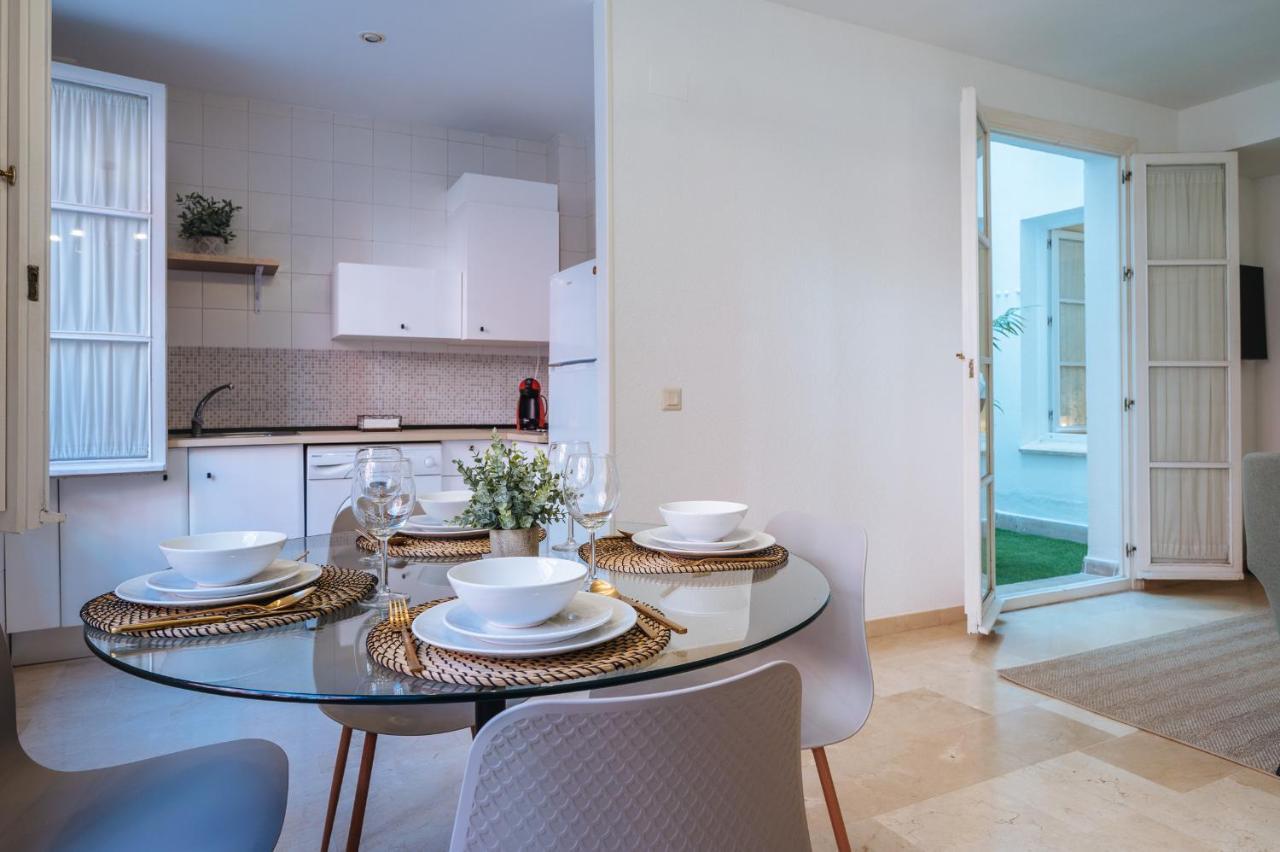 Lirio Suite Apartment - Private Parking Included セビリア エクステリア 写真