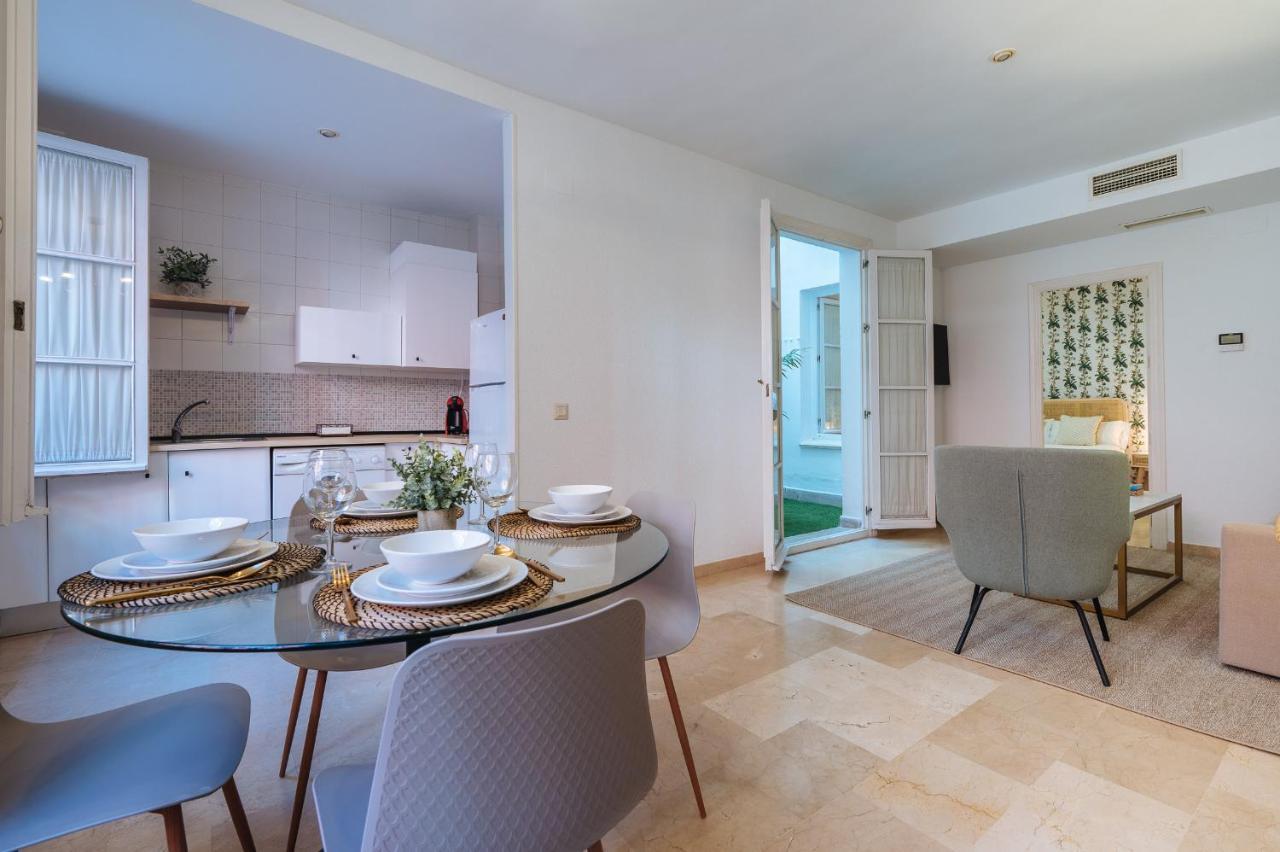 Lirio Suite Apartment - Private Parking Included セビリア エクステリア 写真