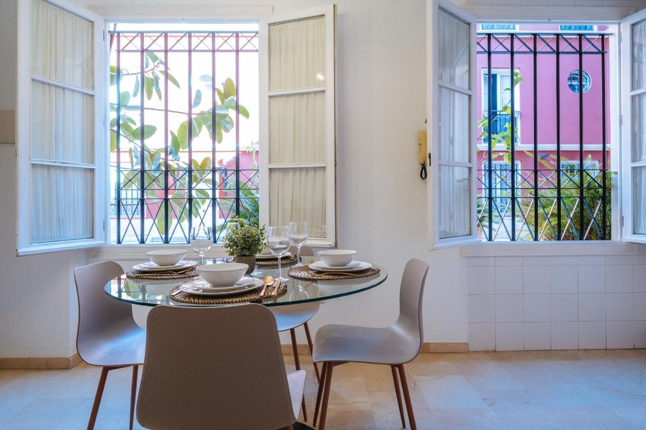 Lirio Suite Apartment - Private Parking Included セビリア エクステリア 写真
