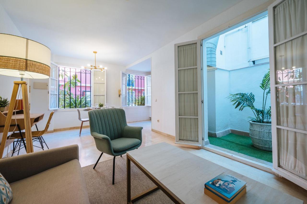 Lirio Suite Apartment - Private Parking Included セビリア エクステリア 写真