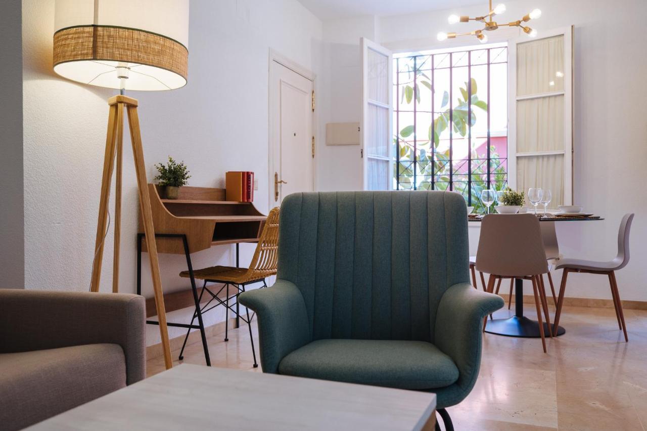 Lirio Suite Apartment - Private Parking Included セビリア エクステリア 写真