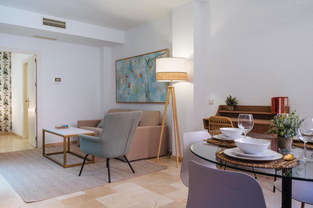 Lirio Suite Apartment - Private Parking Included セビリア エクステリア 写真