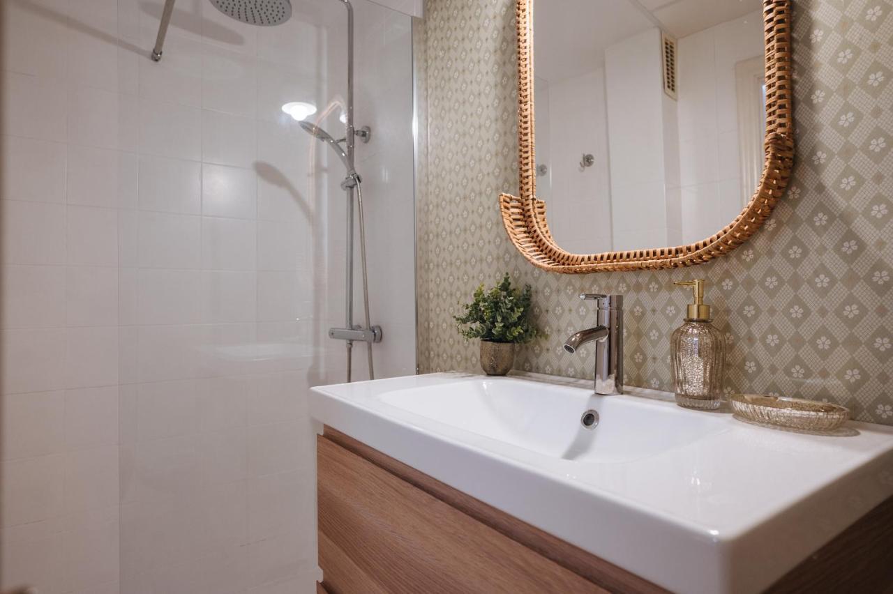 Lirio Suite Apartment - Private Parking Included セビリア エクステリア 写真