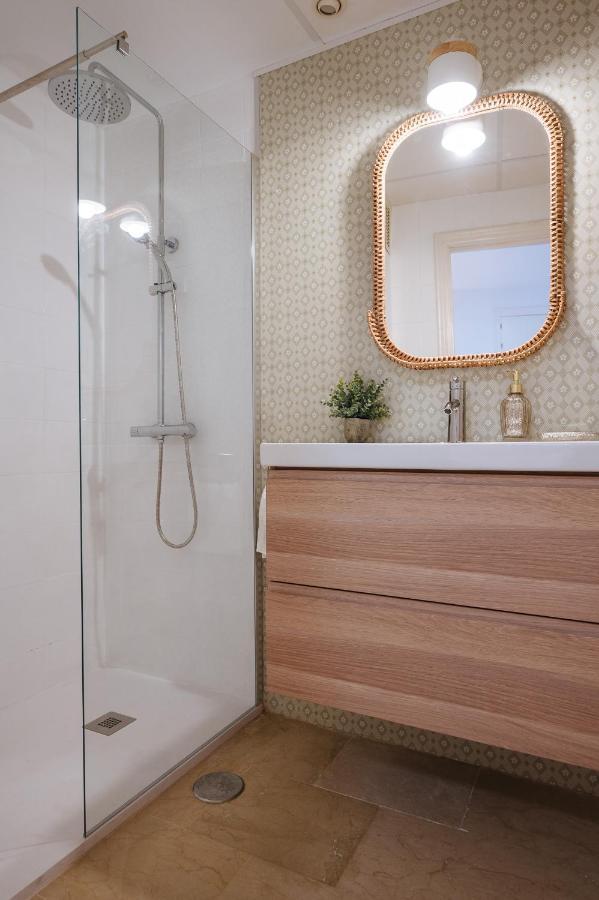 Lirio Suite Apartment - Private Parking Included セビリア エクステリア 写真