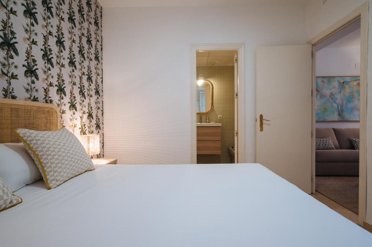 Lirio Suite Apartment - Private Parking Included セビリア エクステリア 写真