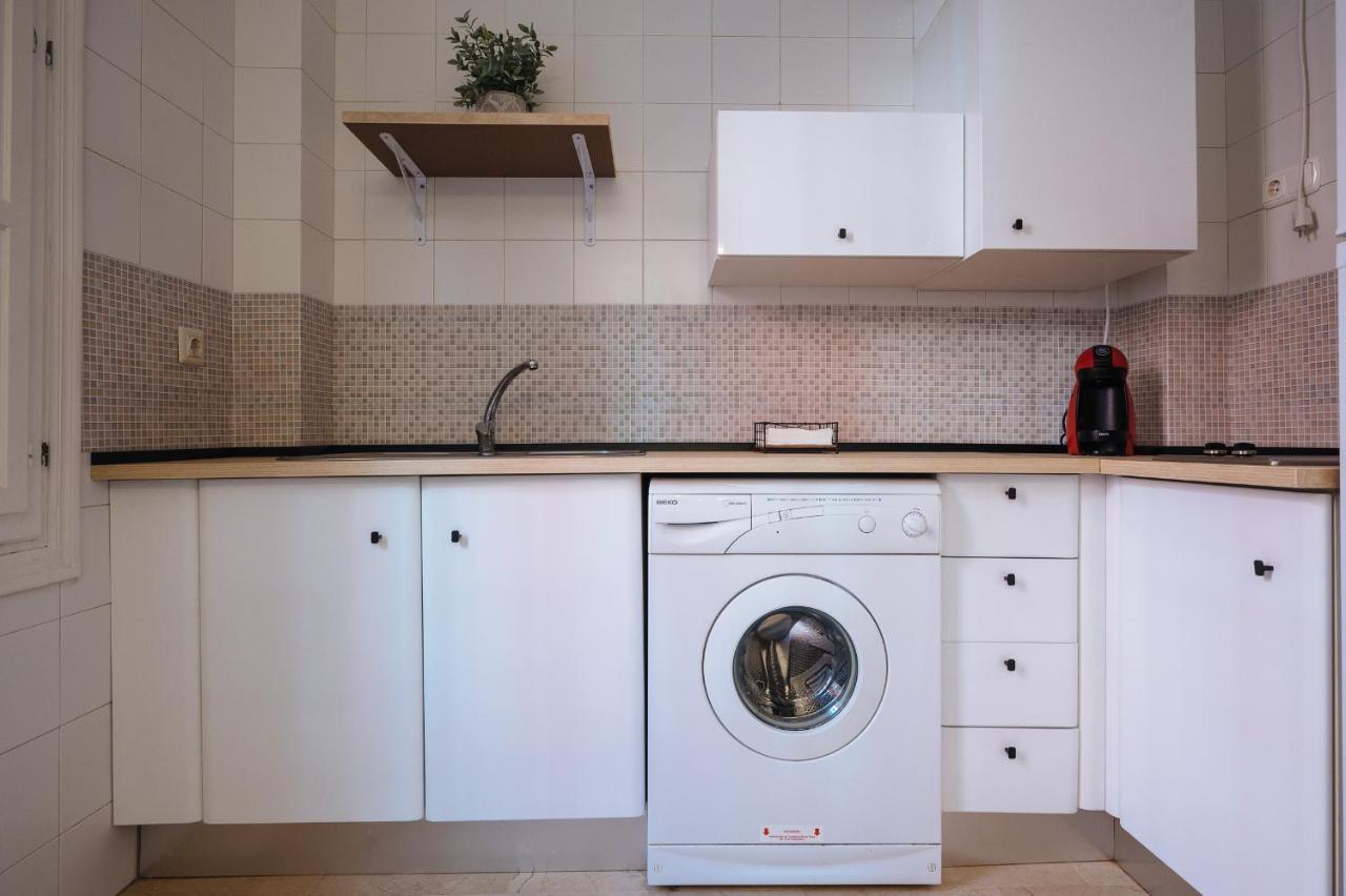 Lirio Suite Apartment - Private Parking Included セビリア エクステリア 写真